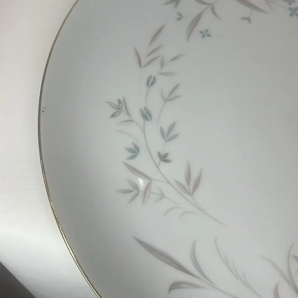 Wentworth Japan Fine China 10 1/4 In Round Plate Gold Trim Pink Blue Floral